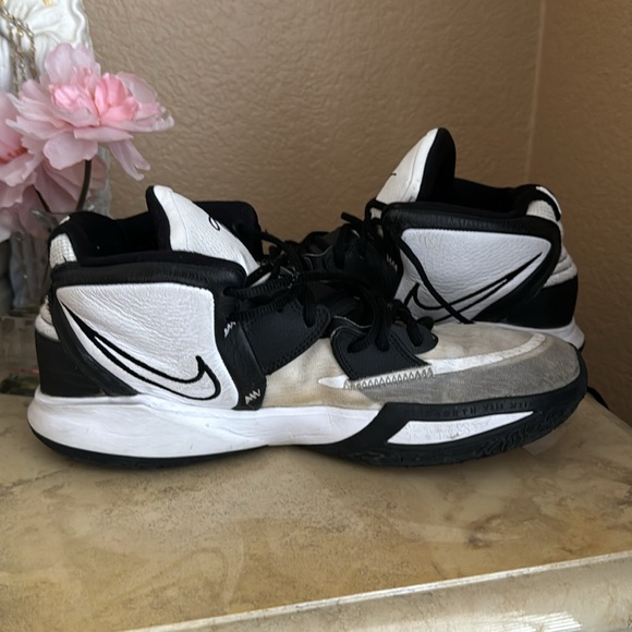 Kyrie infinity Tb White black SIZE 12 USED - Picture 5 of 6